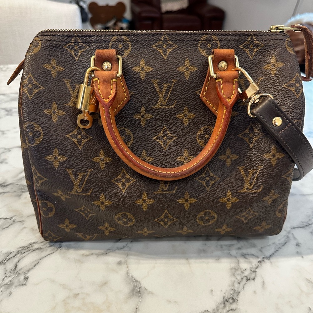 💗 EUC Louis Vuitton Speedy 25 Monogram with Matching Leather Strap 💗